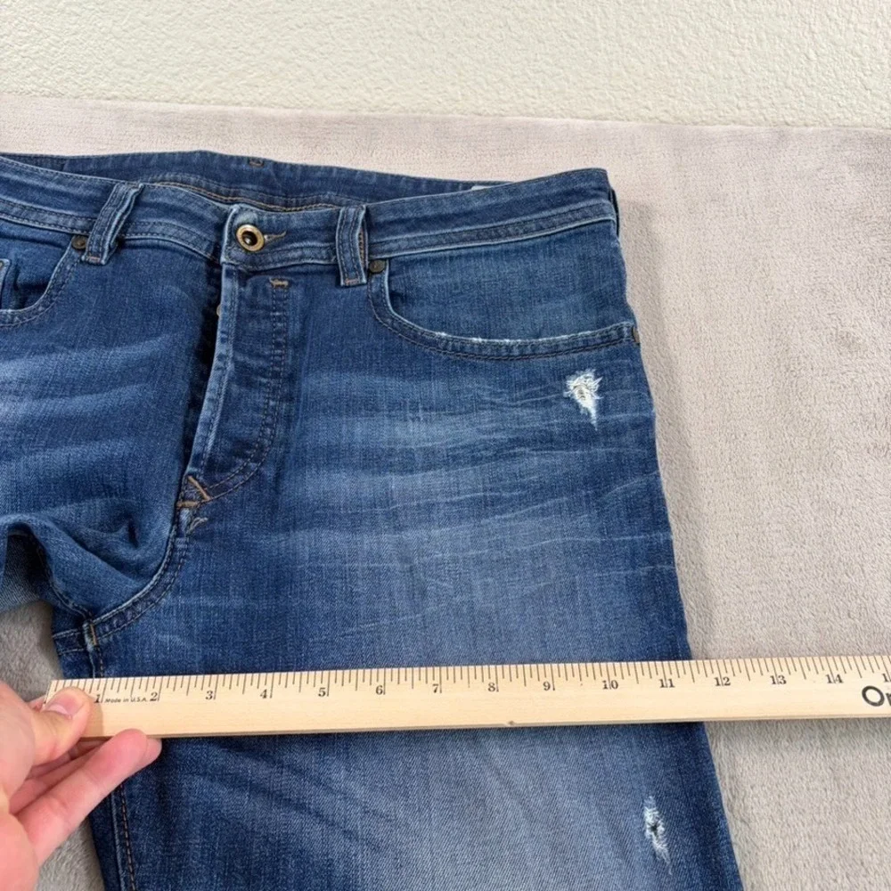 Diesel Regular Slim Tapered Buster Distressed Jeans in 0833F Blue Wash Men 33x32
